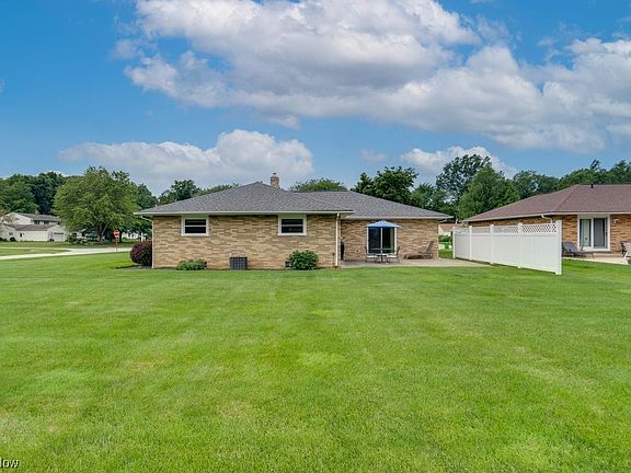 3rd image of 689 Lander Dr