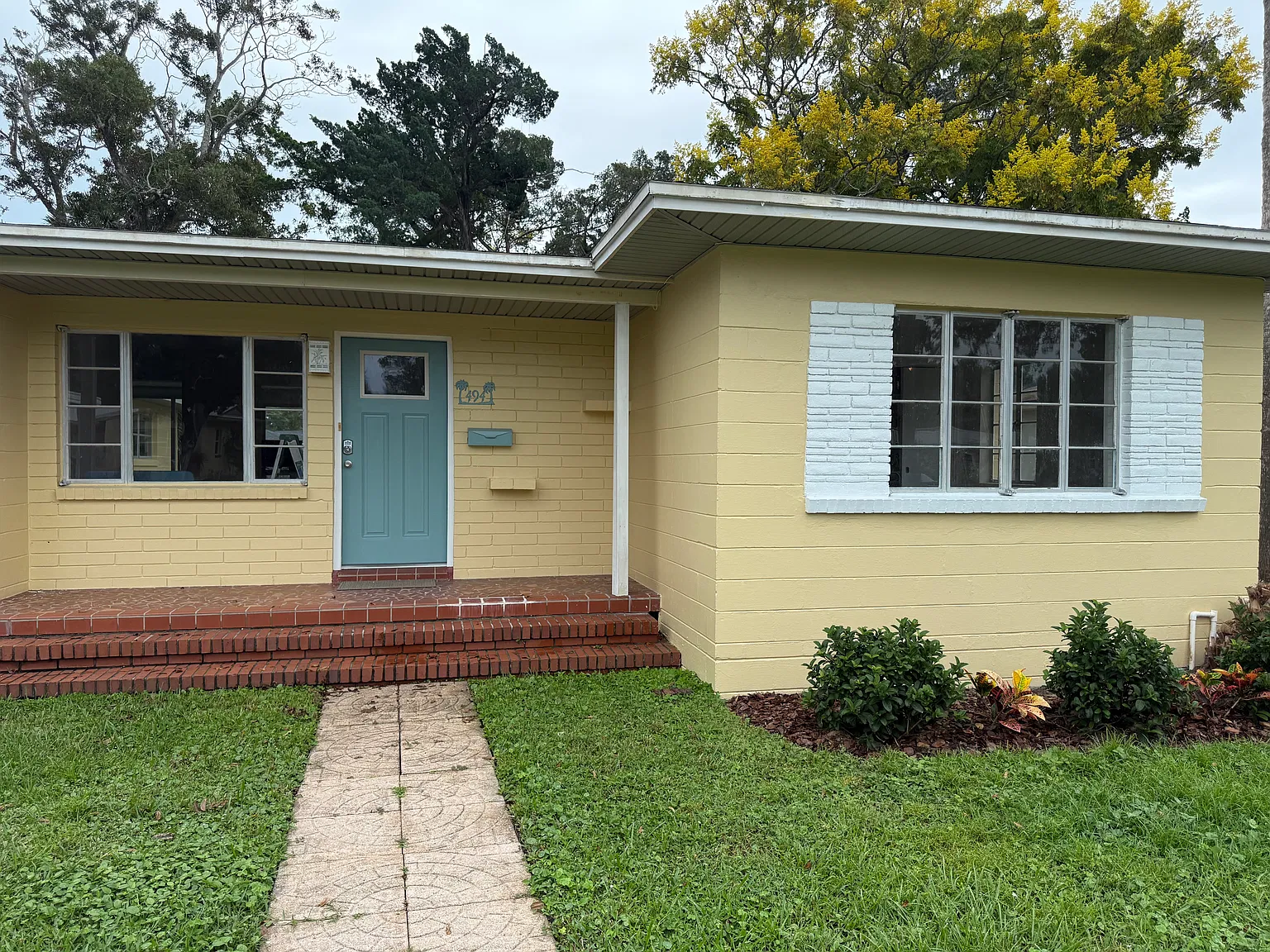 494 Arricola Ave — Photo 1