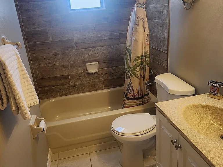 8208 Presidential Ct — Photo 22