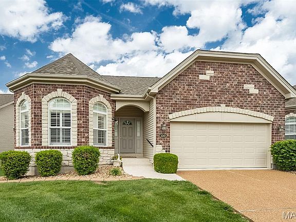 3rd image of 1210 Emerald Gardens Dr