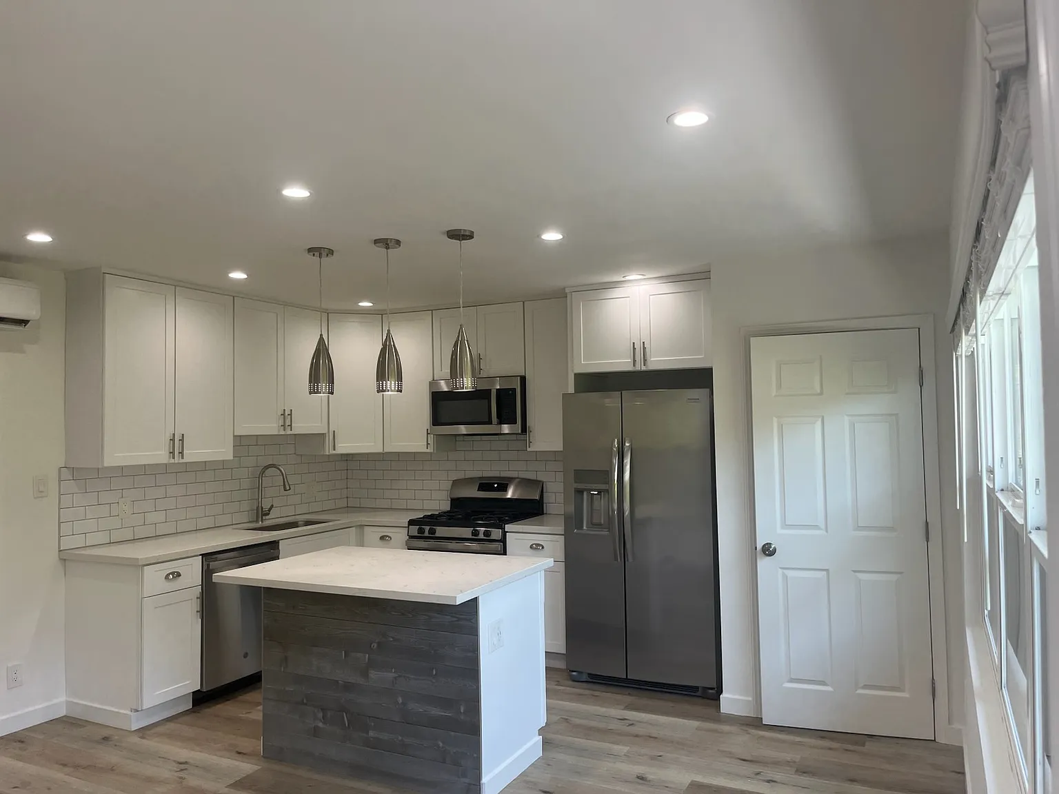 8616 Holloway Dr — Photo 4