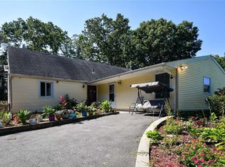 296 Poplar St, Central Islip, NY 11722