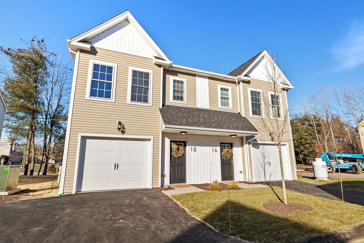 3 bed, 3.0 bath, 1989 sqft, $3,250 — Photo 1