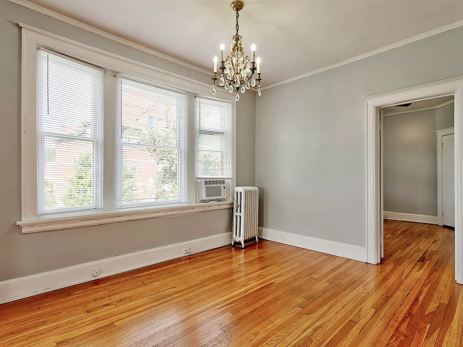2700 Observatory Ave — Photo 2