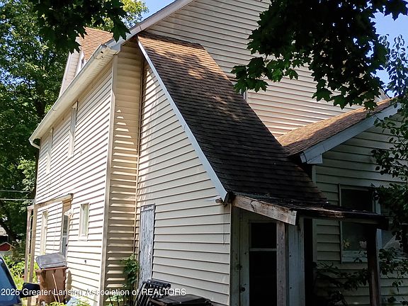 4th image of 220 N Washington St