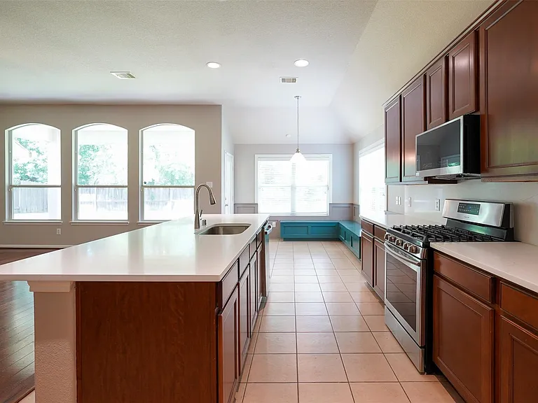 28038 Emma Gardens Ln — Photo 10
