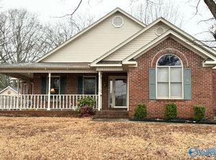 2109 Autumnwood Dr SW, Hartselle, AL 35640