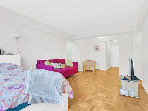 3rd image of 225 E 46th St APT 8A