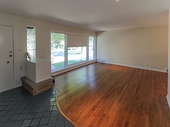 5th image of 5701 S Park Ave
