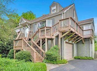 12 Mill St, Stockton, NJ 08559