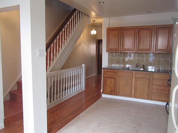 3rd image of 725 Washington Avenue # 2nd Fl 3rd