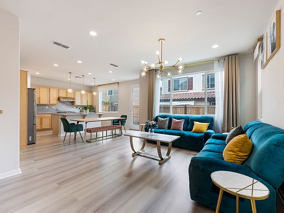 3rd image of 257 E Terra Mia Ave