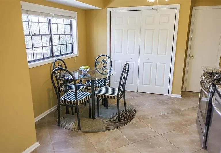 Ember Cir — Photo 21