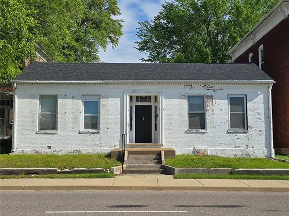 421 E A St, Belleville, IL 62220