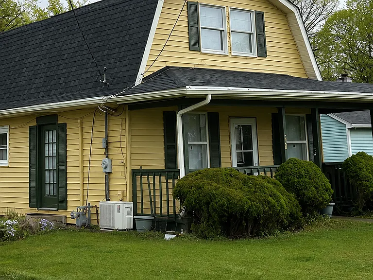 220 E Birch St — Photo 1