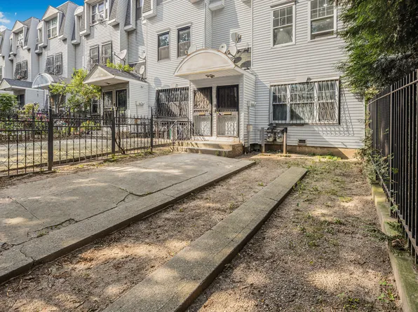 975 East 178th Street image 2 of 28