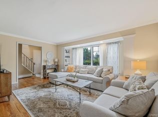 269 W Pulaski Rd, Huntington Station, NY 11746