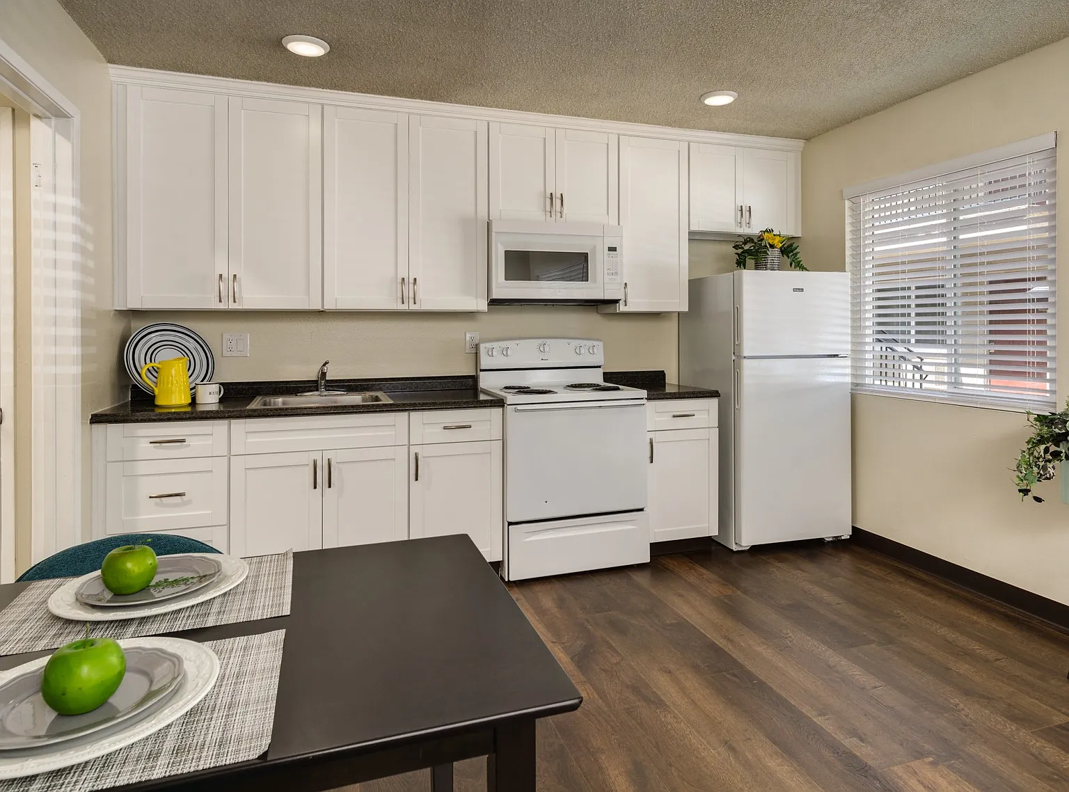 Walnut Tree Manor — Photo 1