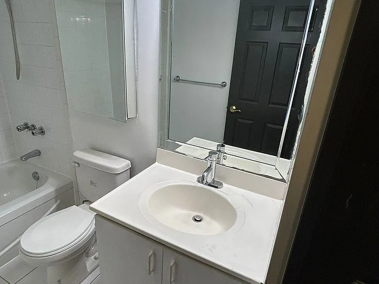 75 Riverside Dr E — Photo 11
