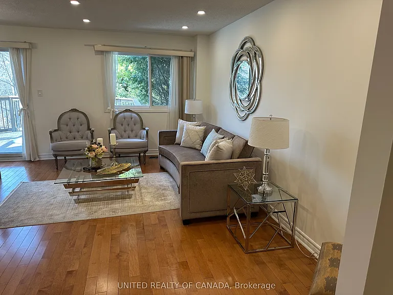 102 Baywood Ct — Photo 5
