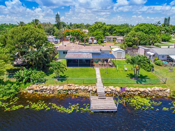 3rd image of 140 Yucatan Dr