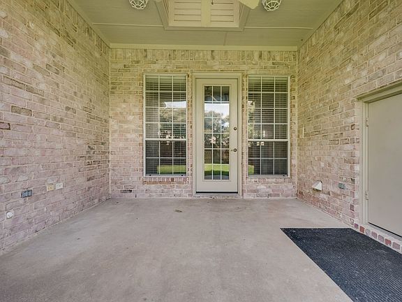 3rd image of 120 Cambridge Ct