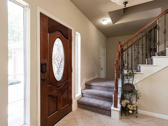 4th image of 6016 Village Grove Dr