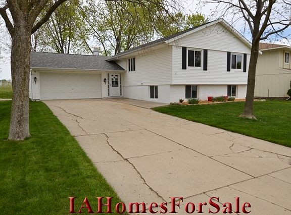 2nd image of 220 Cambridge Dr NE