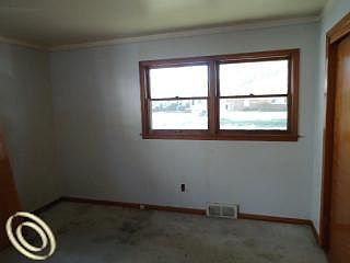 4th image of 17665 Glenmore St