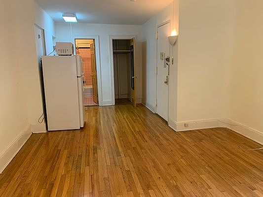 3rd image of 49 W 71st St #Gf