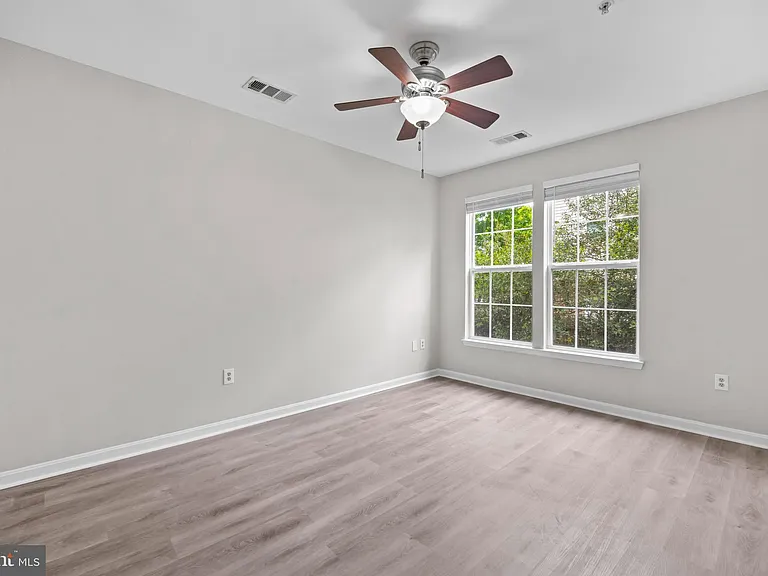 801 S Greenbrier St #215 — Photo 27