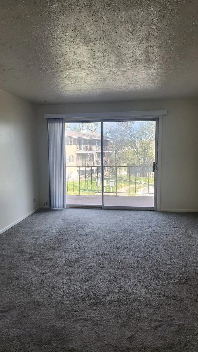 Building Photo - 205 Fairlane Dr #10