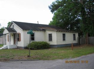 28 Bradford St, Lumberton, NC 28358