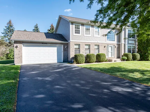 4052 Woodcrest Ct, Gurnee, IL 60031