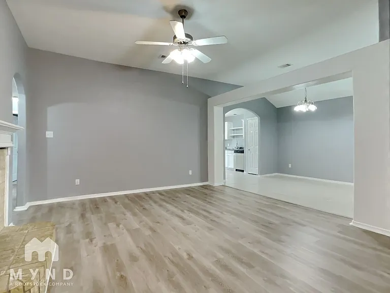 1815 Sherwood Forest Cir — Photo 6