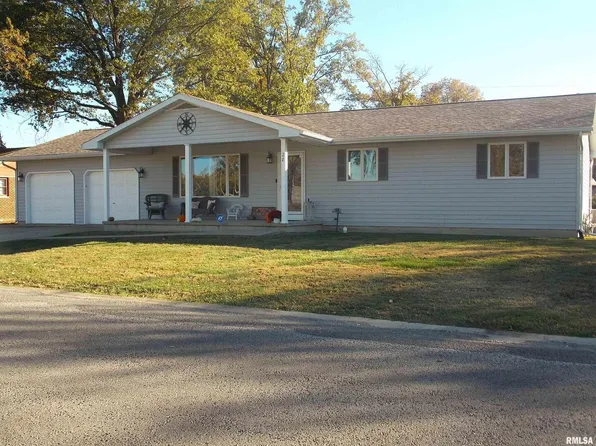 28 Cessna Dr, Centralia, IL 62801