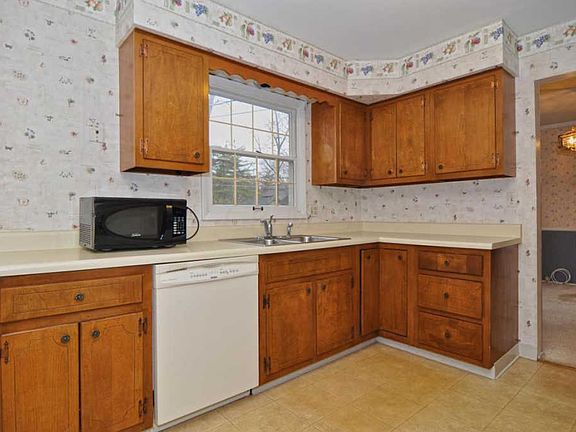 4th image of 368 Oak Hill Dr