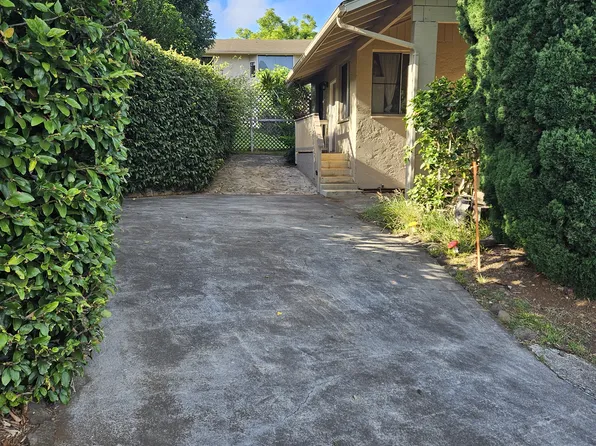 10 Upper Kimo Dr, Kula, HI 96790