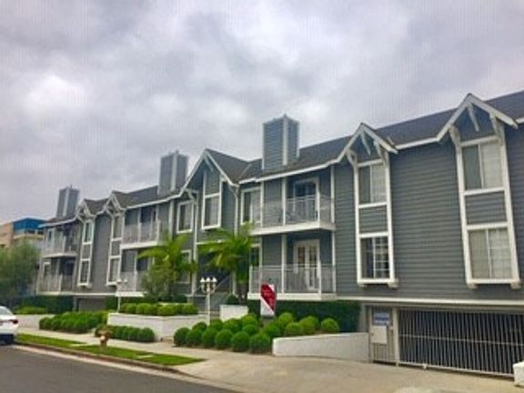 2nd image of 2475 Corinth Ave W #212