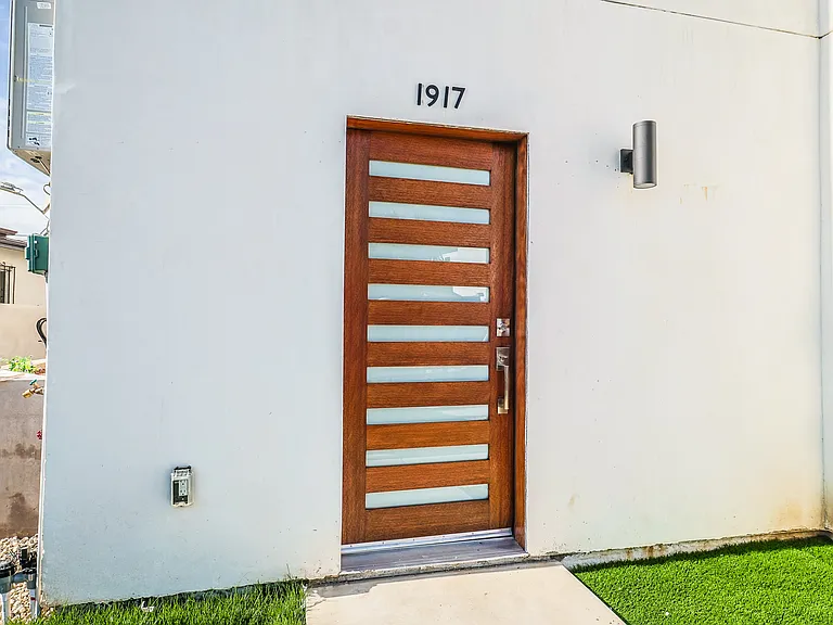 1917 S Palm Grove Ave — Photo 54