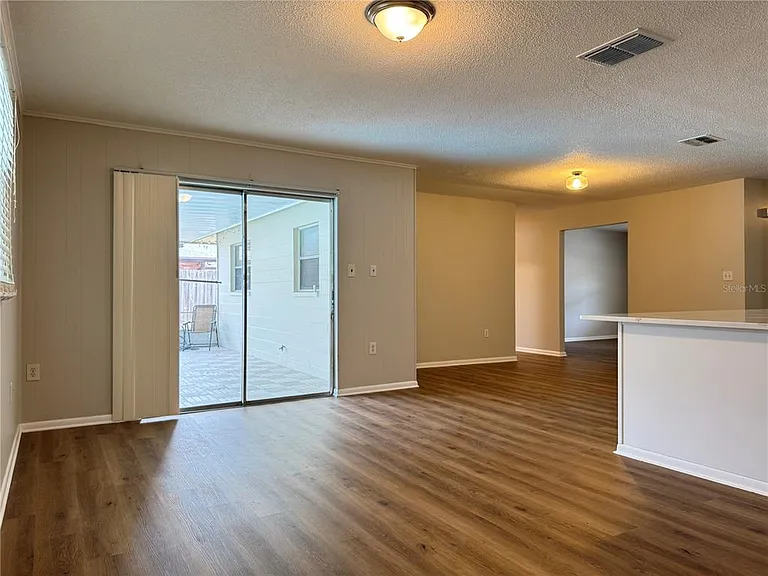 1602 Leslie Dr — Photo 8