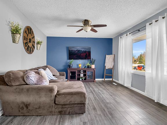 2nd image of 3 Parklane Pl