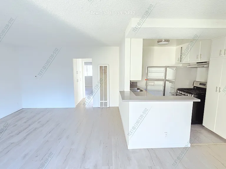 1501 Beloit Ave #10 — Photo 9