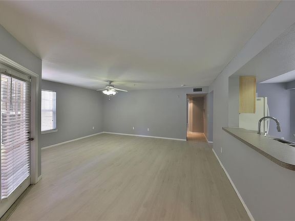4th image of 409 Summit Ridge Pl APT 111