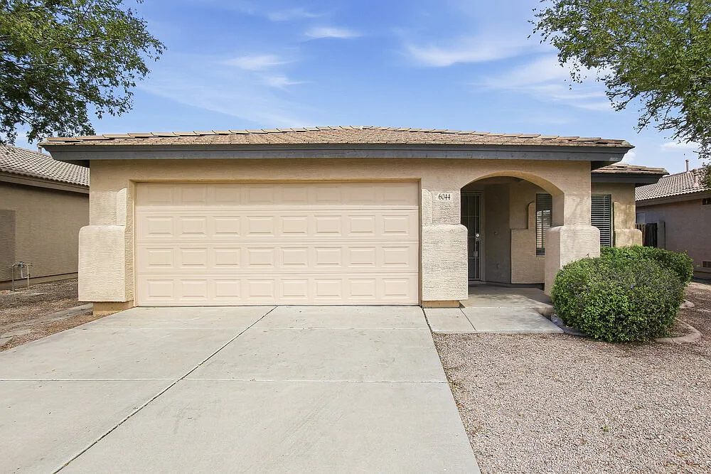 3 bed, 2.0 bath, 1528 sqft, $2,215 — Photo 1