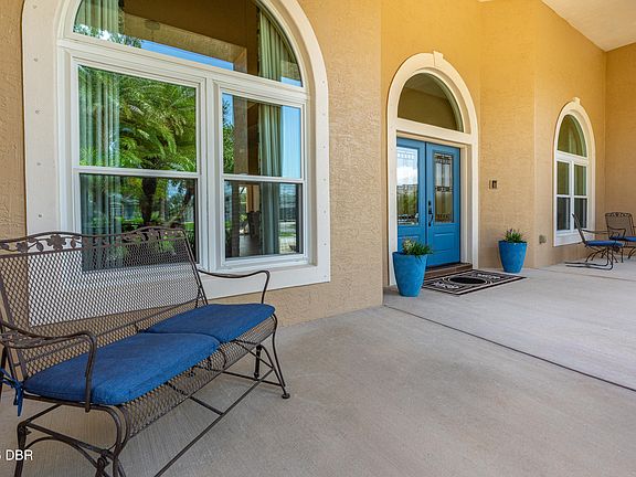 3rd image of 6067 Sabal Crossing Ct