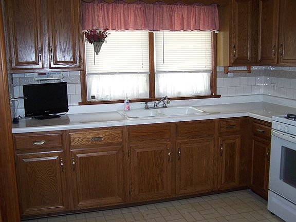 3rd image of 1414 Birchlawn Pl