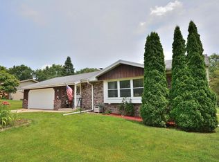 4680 Lincrest Dr, Brookfield, WI 53045