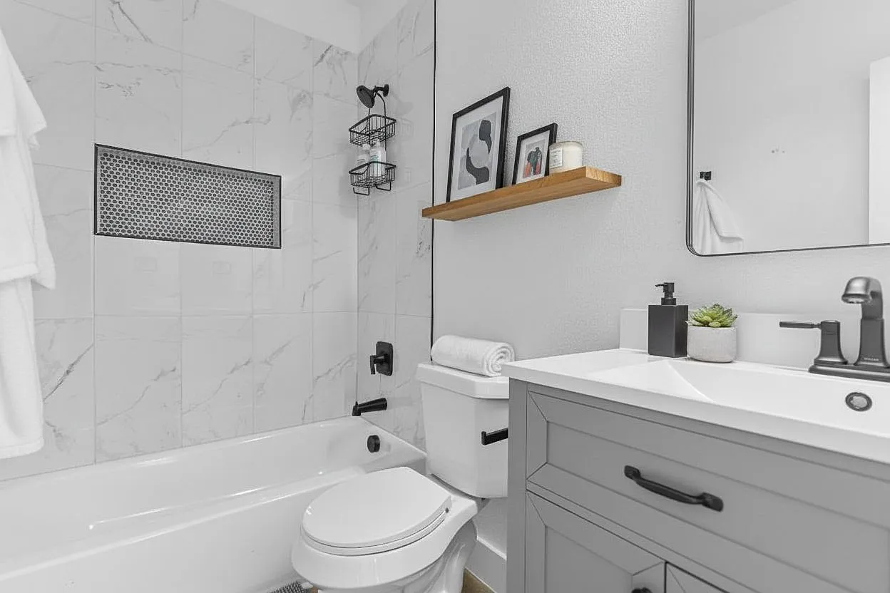 2724 Swanson St — Photo 3