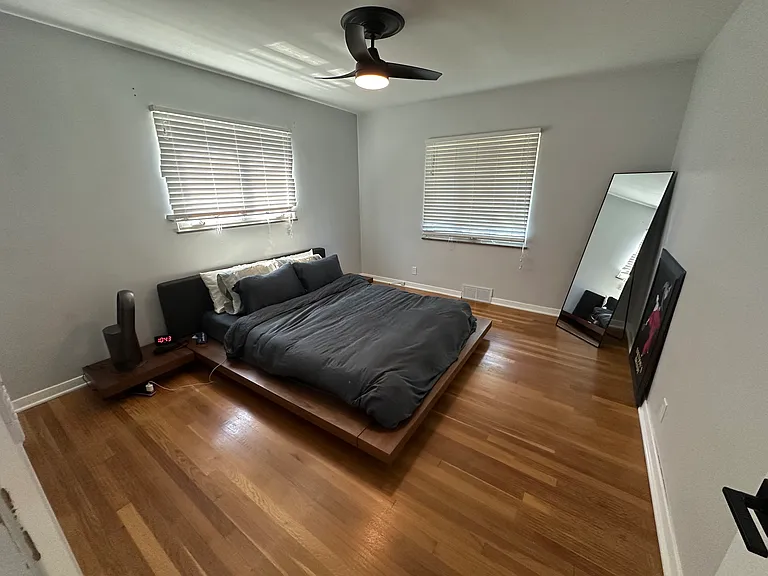 2352 Beverly Pl — Photo 5